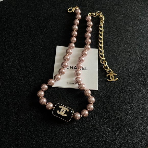 Chanel Pearl Necklace - Picture 3 of 9